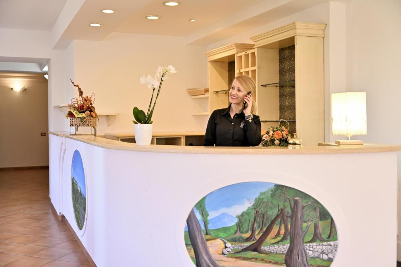 Hotel Marie Claire Ланузеи Екстериор снимка