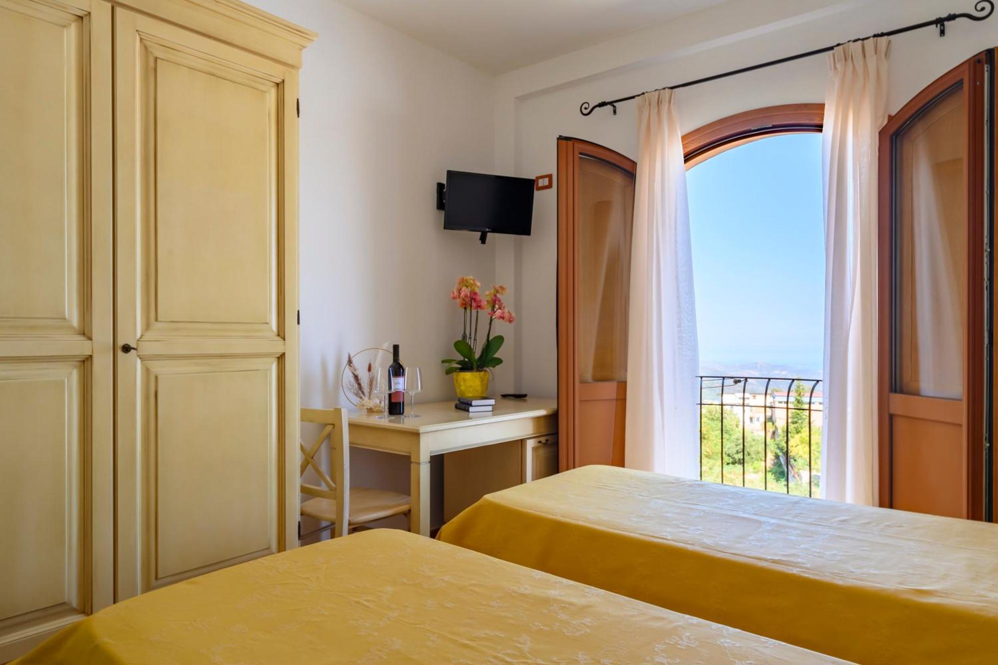 Hotel Marie Claire Ланузеи Екстериор снимка