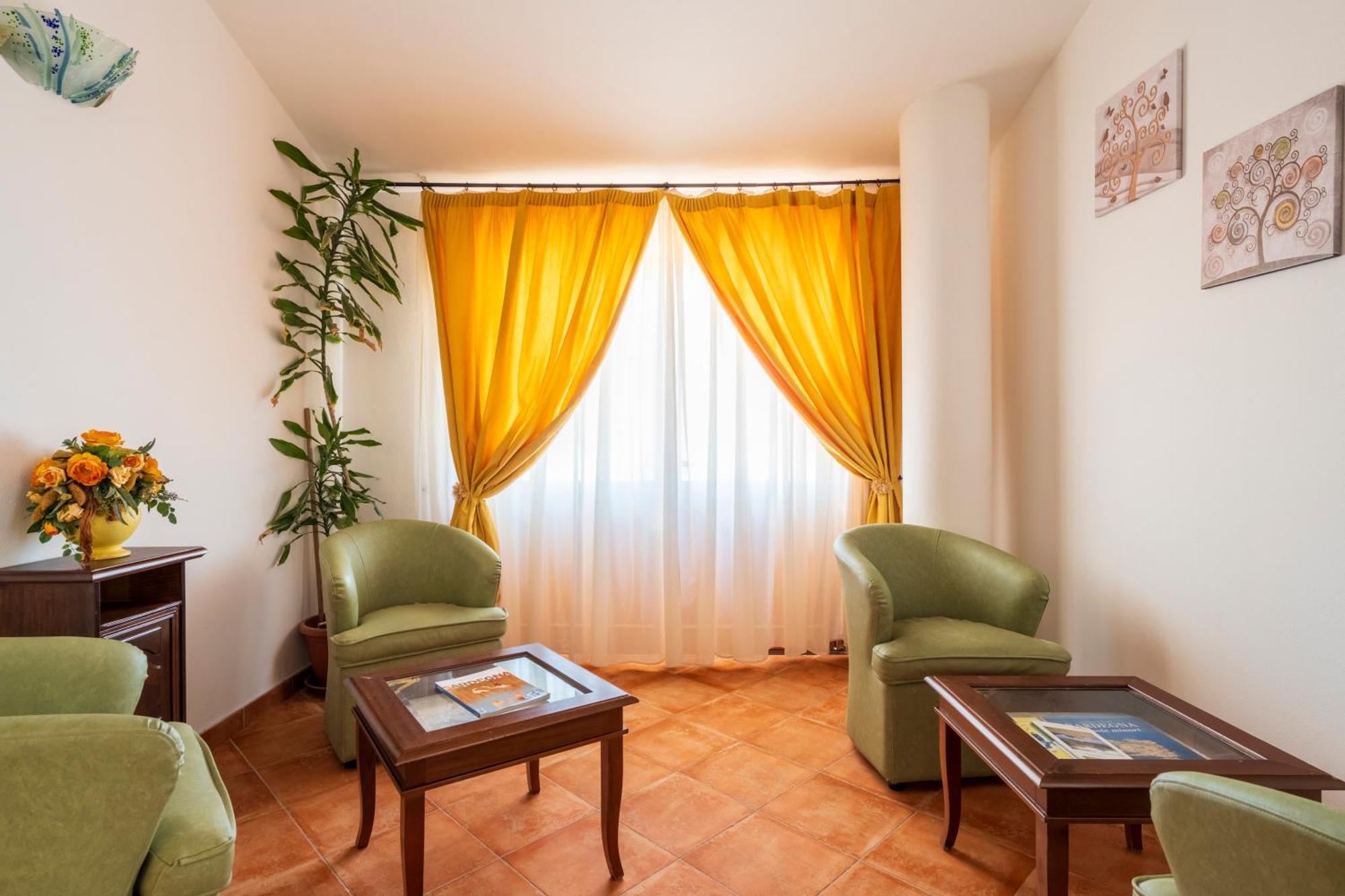 Hotel Marie Claire Ланузеи Екстериор снимка